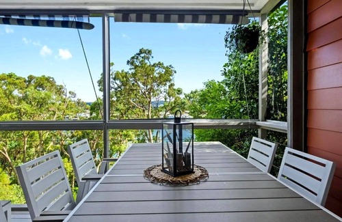 Booker Bay House | Luxury Villas Cottage in Paradise at Daleys Point (Walk to the beach)