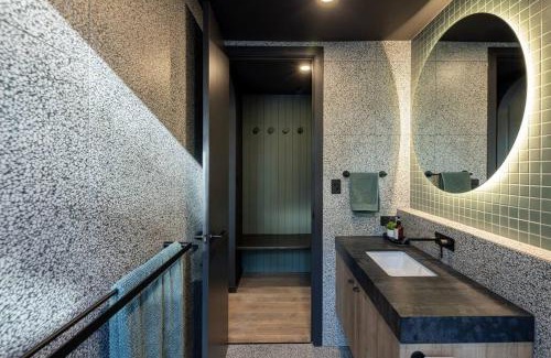 McLaren Flat Apartment | Luxury Vineyard Cabin Escape