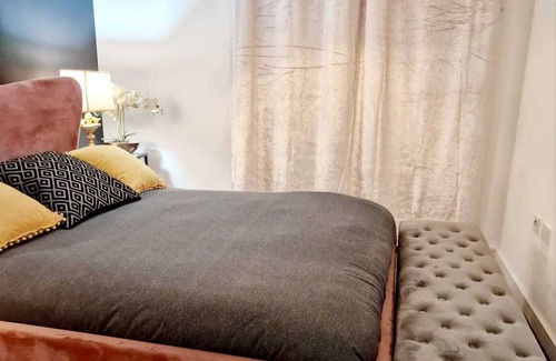 Castle Bromwich Apartment | luxury vip 2Bed Apartment with Balcony