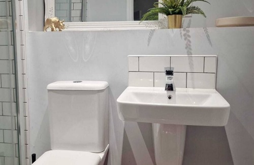 Castle Bromwich Apartment | luxury vip 2Bed Apartment with Balcony