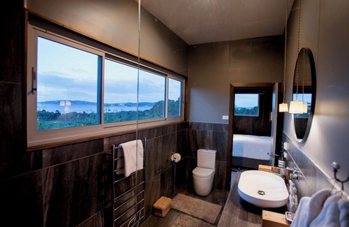 Woodbridge Bed & Breakfast | Luxury Vrbo in Woodbridge - the best views over Bruny Island and North to Hobart