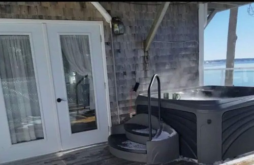 Dufferin Apartment | Luxury w/FIRE PIT, HOT TUB, KAYAKS by the water! PEACEFUL, PRIVATE & THE VIEW!
