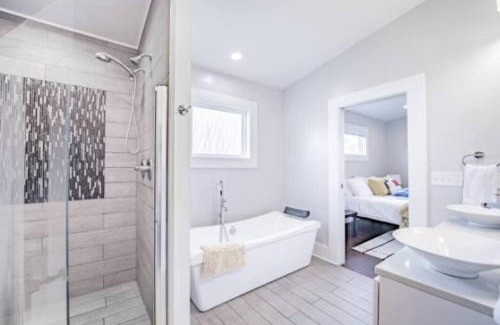 Fountain Square House | Luxury w/SoakTub* King with 3BR