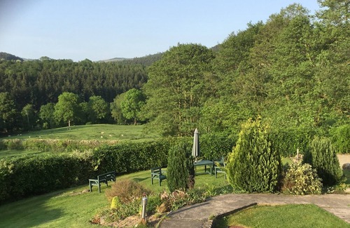 Glyn-Dyfrdwy Cottage | Luxury Wagtails Cottage with a Mountain View at Dee Valley Cottages