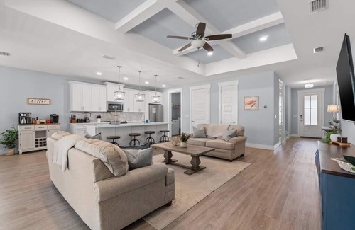 Laguna Beach Estates House | Luxury Walk-to-Beach Retreat W/Pool, PCB West End