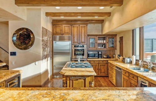 Warm Springs House | Luxury Warm Springs Home with Rooftop Hot Tub, Epic Views, + Walk to Lift!