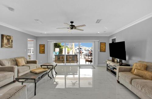 Pompano Isles House | Luxury Water Front, Heated Pool & Jacuzzi, 5bdrm