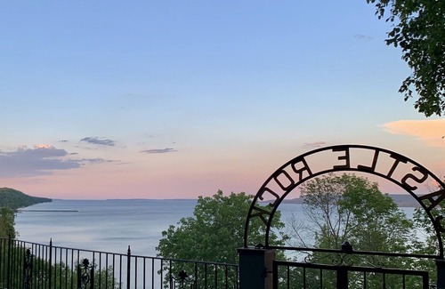 Wiarton Apartment | Luxury Water View Suite