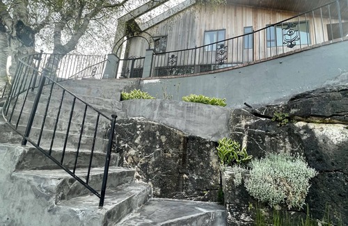 Wiarton Apartment | Luxury Water View Suite