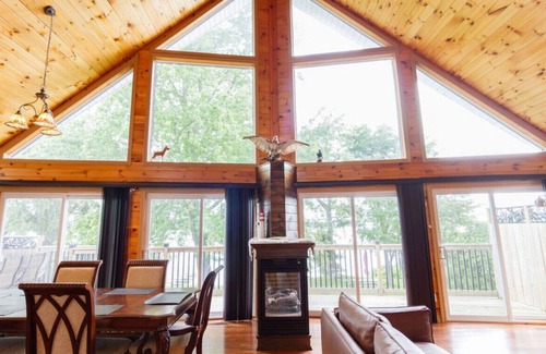 Adolphustown House | Luxury Waterfront Cottage!