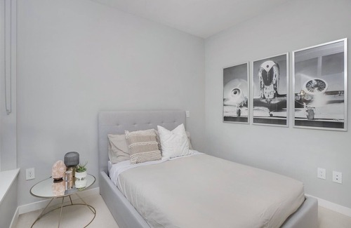 Lower Lonsdale Apartment | Luxury Waterfront Condo in Lower Lonsdale