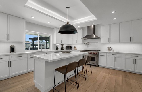 Harbor Beach House | Luxury Waterfront Villa! Harbor Beach, 5 min to the beach