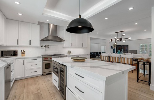 Harbor Beach House | Luxury Waterfront Villa! Harbor Beach, 5 min to the beach