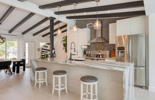 Fort Lauderdale House | Luxury Waterfront Home w/Pool, Hot Tub & Dock Near Las Olas | Gulfstream