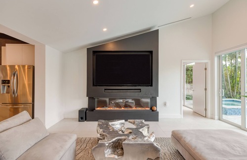Fort Lauderdale House | Luxury Waterfront Home w/Pool, Hot Tub & Dock Near Las Olas | Gulfstream