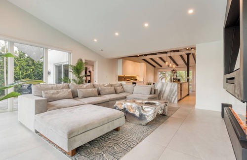 Fort Lauderdale House | Luxury Waterfront Home w/Pool, Hot Tub & Dock Near Las Olas | Gulfstream