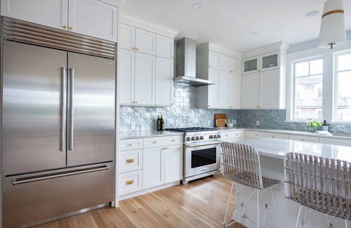 Narragansett House | Luxury Waterfront Home Private Dock, Stunning Views & Sleeps 14