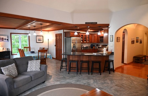 Alexandria Bay House | Luxury Waterfront Cottage 1000 Islands 6 BR, 4.5 Baths Book your 2025 vacation!
