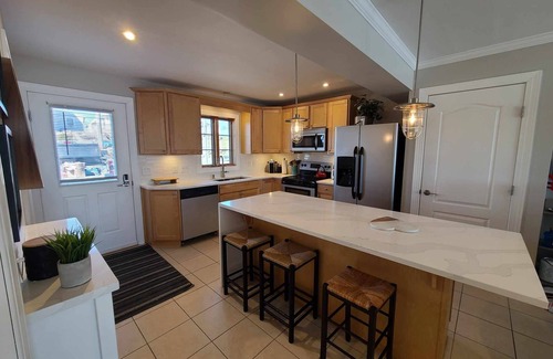 Alexandria Bay House | Luxury Waterfront Condo Downtown