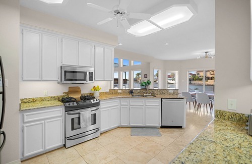 Corpus Christi House | Luxury Waterfront-Pool-Extd Stays