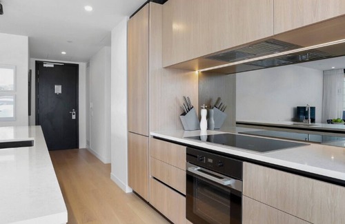 Kingswell Apartment | Luxury Waterfront Apartment in Auckland | 2BR
