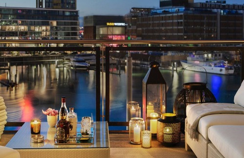 Auckland Central Business District Apartment | Luxury Waterfront Apartment available for executive or vacation rental.