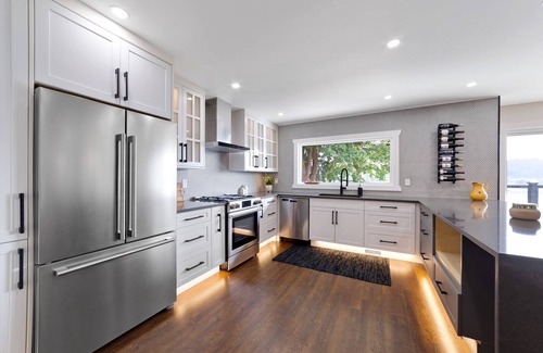 Port Moody House | *Luxury Waterfront* beautiful and peaceful retreat