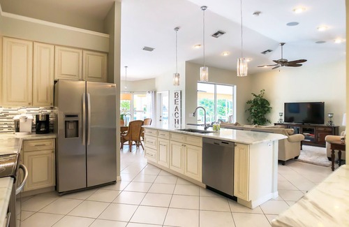 Pelican House | Luxury Waterfront Cape Harbor Home