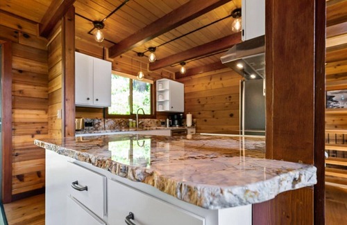 Bayview Cabin | Luxury Waterfront Cabin on Lake Pend Oreille with Game Room - Fully Remodeled!