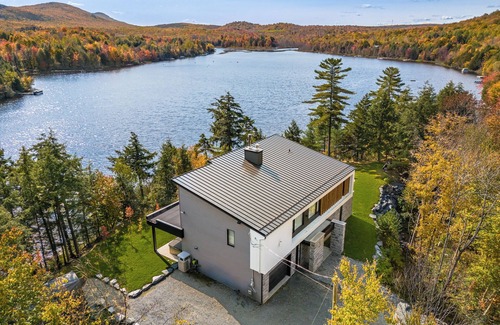 Orford Ski Chalet | LUXURY WATERFRONT CHALET