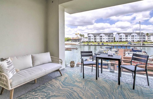 Montgomery Condo | Luxury Waterfront Condo w/ Grill + Fire Pit