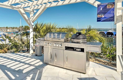 Montgomery Condo | Luxury Waterfront Condo w/ Grill + Fire Pit