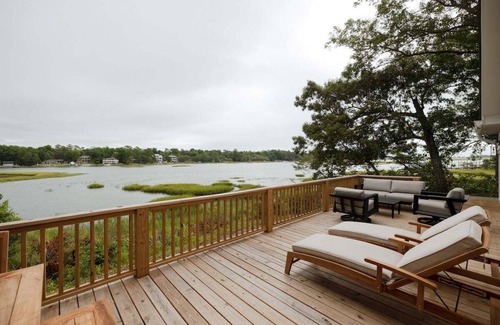 Ogden House | Luxury Waterfront Cottage with Panoramic Waterway Views