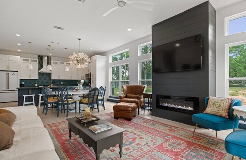 Cedar Creek Reservoir House | Luxury Waterfront Family Retreat