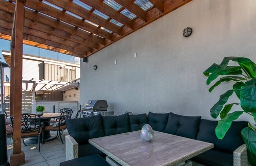 Vernon House | Luxury Waterfront Getaway