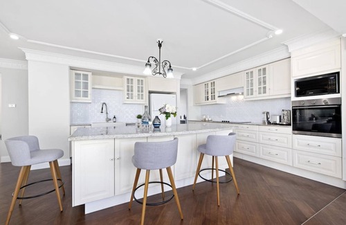 Toukley House | Luxury Waterfront Holiday Home