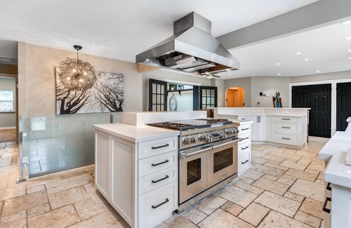 Milton House | Luxury Waterfront Home Just Outside the City