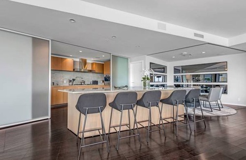 Coal Harbour Apartment | Luxury Waterfront Living at Fairmont Pacific Rim Estates