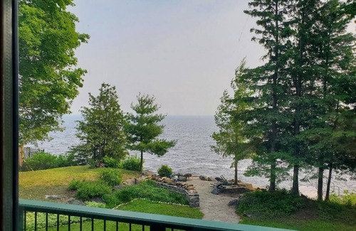 Arnprior House | Luxury Waterfront - quiet, walking trails, great water.