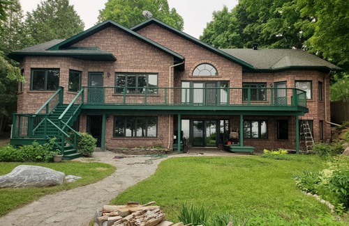 Arnprior House | Luxury Waterfront - quiet, walking trails, great water.