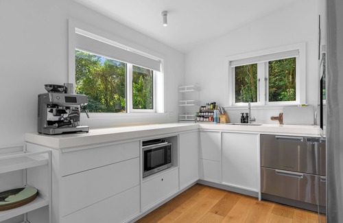 Moetapu Bay House | Luxury Waterfront Retreat at Mahau Sound