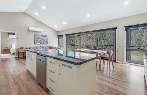 Echuca Village House | Luxury Waterfront Retreat on Murray River
