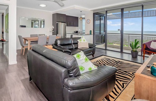Cairns North Apartment | Luxury Waterfront Spectacular Oasis in the City