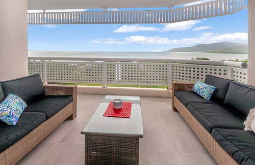 Cairns North Apartment | Luxury Waterfront Spectacular Oasis in the City