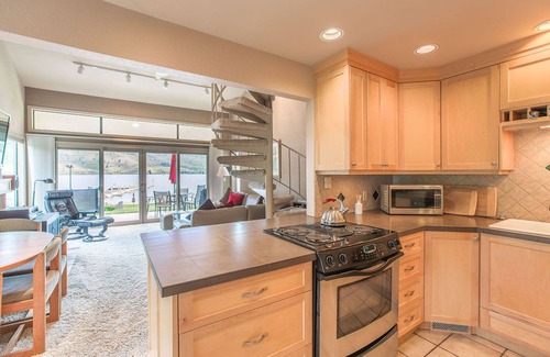 Chelan Condo | Luxury waterfront townhouse w/sandy beach outside your patio door! WOW!