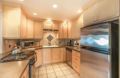 Chelan Condo | Luxury waterfront townhouse w/sandy beach outside your patio door! WOW!
