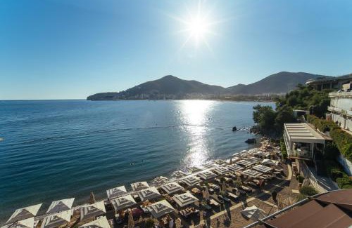 Budva Villa | Luxury Waterfront Villa at Dukly Gardens