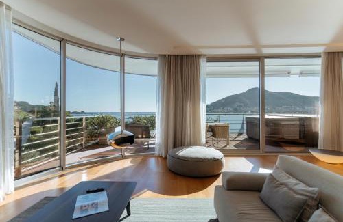 Budva Villa | Luxury Waterfront Villa at Dukly Gardens