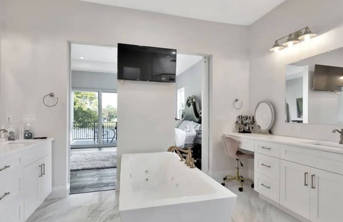 Greater Northdale Villa | Luxury Waterfront Villa w/ Pool, Jacuzzi