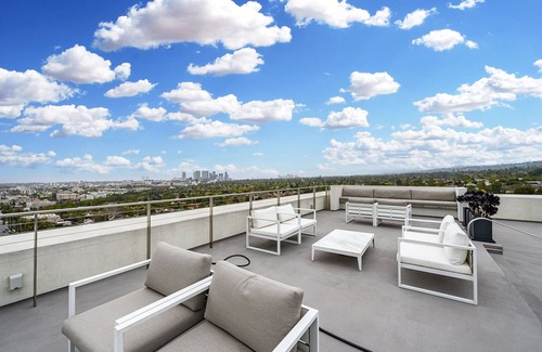The Flats Condo | Luxury WeHo Condo w/Epic Views, Rooftop Pool & Valet